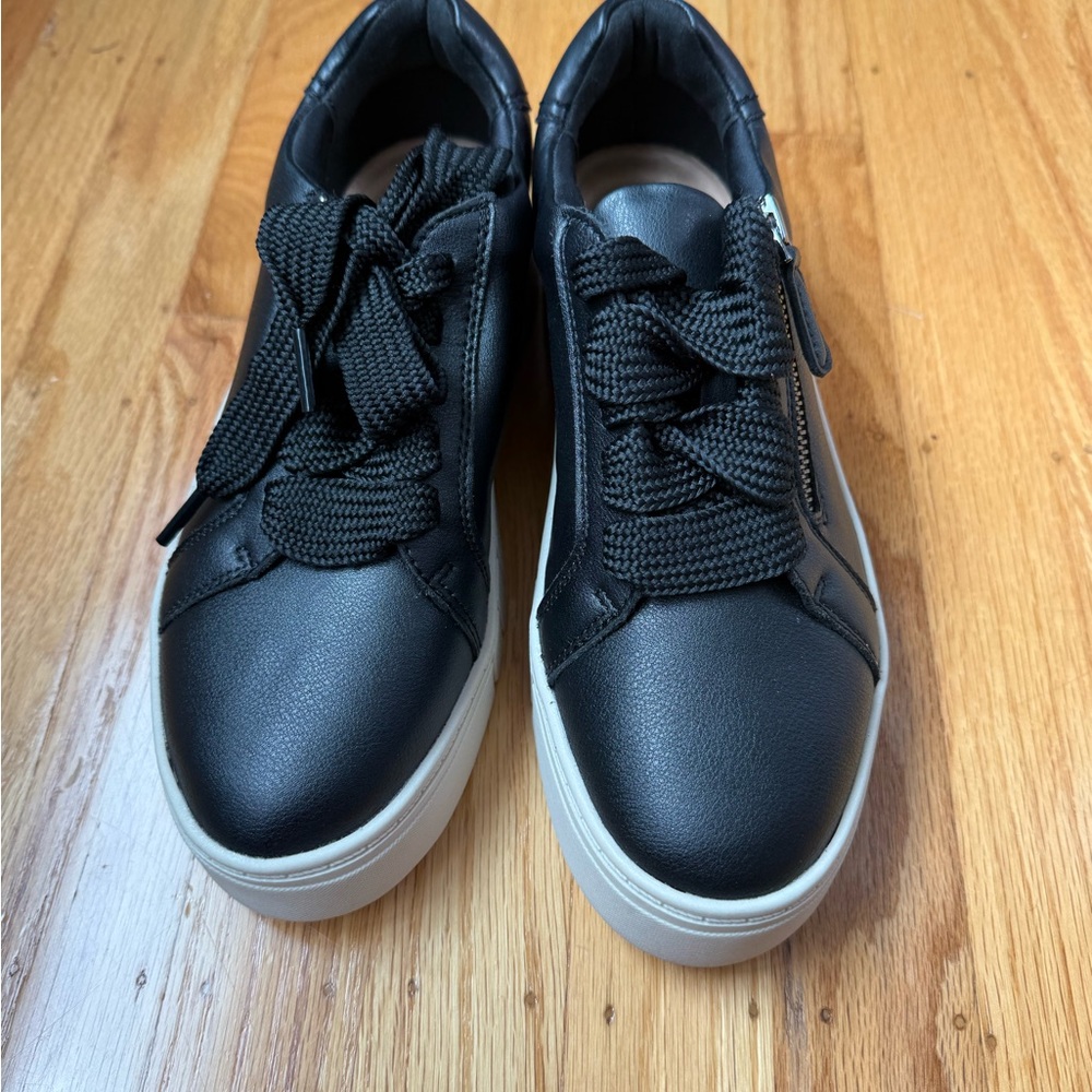 Clark’s Low-Top Sneakers with White Sole
